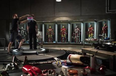 Primissima immagine dal set di Iron Man 3 - Tony Stark ammira tutte le sue armature