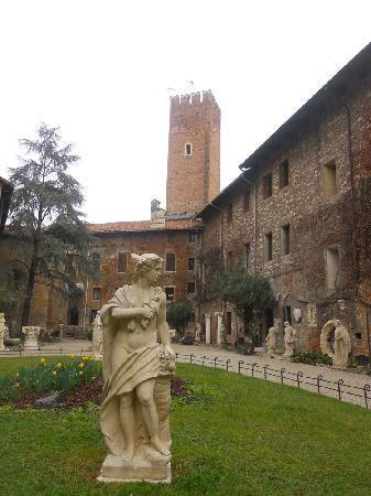 Gusta l’opera  nei giardini del Teatro Olimpico