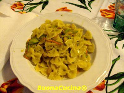 Volevo una cena tipicamente estiva: ecco le farfalle con i fiori di zucchina ed i gamberetti… un vero successo sulla tavola!!!