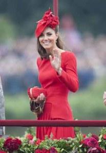 Kate Middleton in rosso al Giubileo della regina Elisabetta.