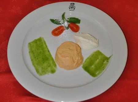 Bavarese di pomodoro, ricotta morbida e basilico