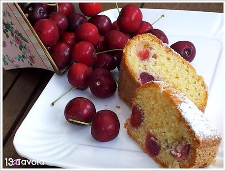Cherry cake o semplice torta di ciliegie