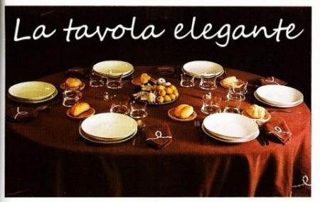 tavola,elegante,raffinata,piatti,posate