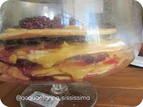 ...cialde di Montecatini con crema alla vaniglia e frutti di bosco...