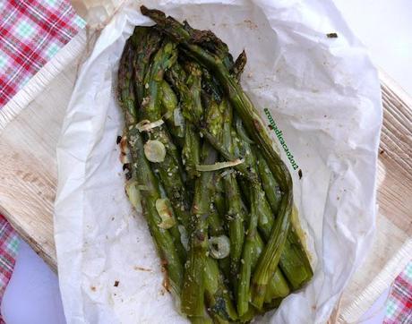 Verdure al cartoccio: asparagi e pomodorini