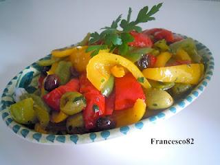 Peperonata con olive e acciughe