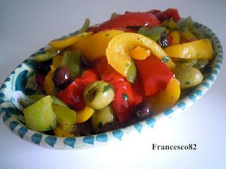 Peperonata con olive e acciughe