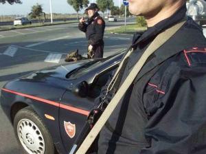 Roma: controllato dai carabinieri reagisce e li accoltella
