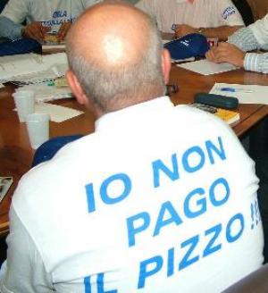 Sconfiggere la camorra si può. Commerciante antiracket mette in fuga l'estorsore