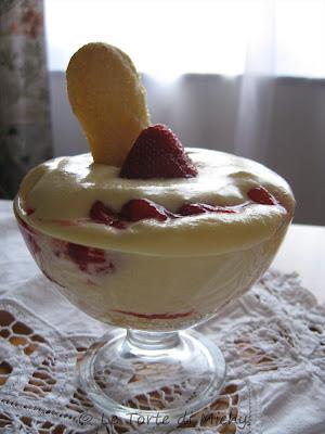 Tiramisù alle fragole in coppa