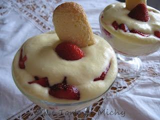 Tiramisù alle fragole in coppa