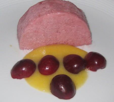 Semifreddo di ciliege e salsa di pesca