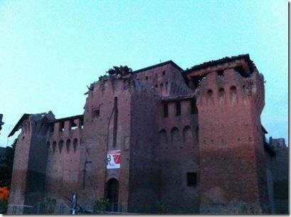 finale-emilia-crollo-castello[1]