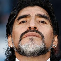 Maradona a Napolitano: “Umiliato perchè mi considerano un pò napoletano,mai evaso un euro”