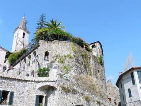 Taggia: a caccia di spiriti nel Castello della Lucertola e a casa del boia di Apricale 
