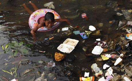 Ambiente, sacchetti di plastica e sporte di tela fai da te