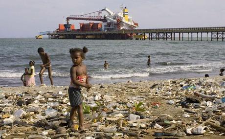 Ambiente, sacchetti di plastica e sporte di tela fai da te