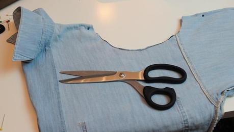 FASHION DIY: Cut-out FLUO shoulder shirt / Camicia spalle FLUO tagliate