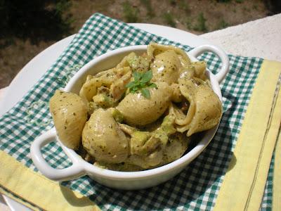 Conchiglie zucchine e pesto cremoso