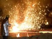 Muore operaio fabbrica avanti.