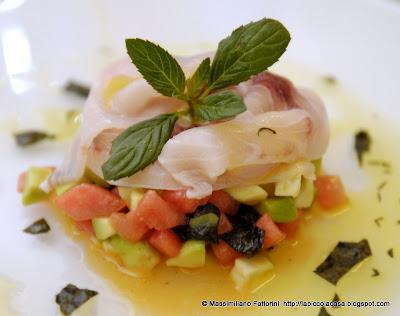 La frutta e il pesce: carpaccio di pesce spada con Avocado, anguria e alga nori