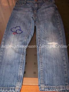 Jeans strappati e ... modernizzati