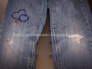 Jeans strappati e ... modernizzati