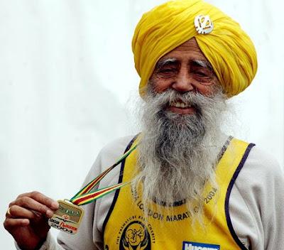 FOLLIE E... - a 101 anni Fauja Singh fa il RECORD del mondo alla Maratona di Edimburgo