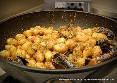 La pasta fresca: gnocchetti di patate ( chicche ) con sugo di muscoli e gamberi