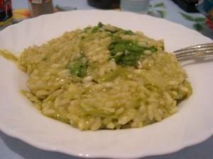 Primo piatto vegetariano Risotto economico agli asparagi