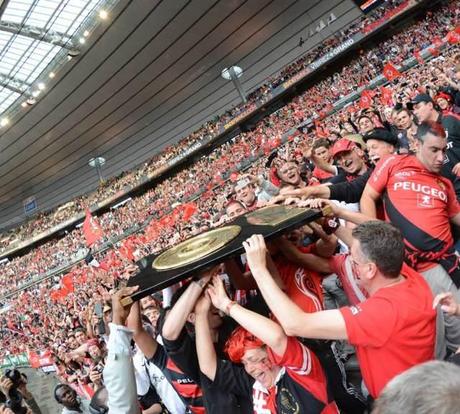 La foto del giorno: Tolosa e i suoi tifosi si spartiscono Top 14 e il Bouclier de Brennus