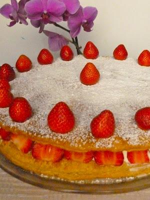 Millefoglie con fragole e crema al mascarpone