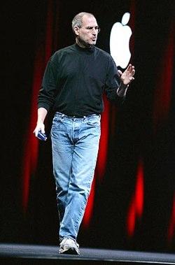 Per il WWDC 2012 alcune persone invitano i partecipanti a vestirsi come Steve Jobs