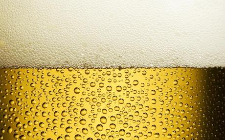 Le bollicine della birra ci salvano dai grassi