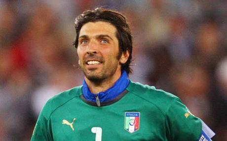 Ironia Buffon: “Simpatico striscione sul calcioscommesse”,all’interno il testo dello striscione