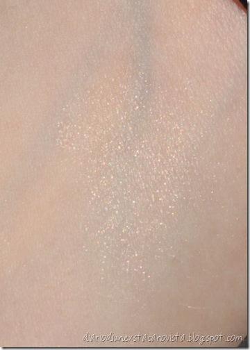 buffd illuminating dust candlelight swatch