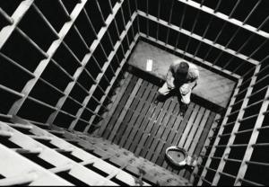 Ancona: detenuto si suicida. La normalità di una morte invisibile