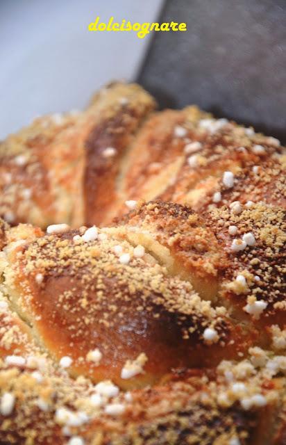 Treccia al limone con crema di mandorle