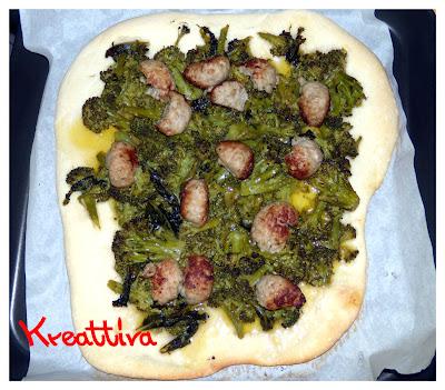 Pizza di broccoli con polpette di tacchino alla paprika