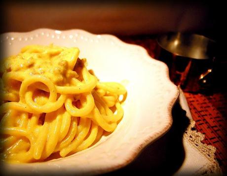 SPAGHETTONI CON SALSICCIA E ZAFFERANO