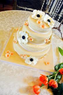 Anemonee & Cherry Bossom Wedding Cake