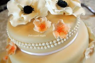 Anemonee & Cherry Bossom Wedding Cake