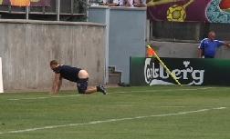 VIDEO – Ecco un nuovo tipo di allenamento di mira della Svezia,tiri sul sedere di un calciatore!