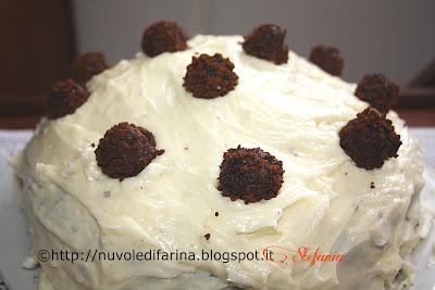 Torta moka con crema al cioccolato bianco e tartufini al caffè