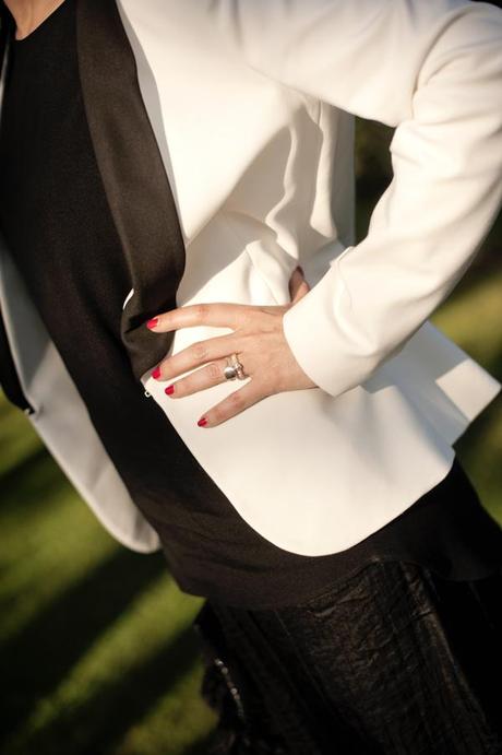 Stepping back into the 30s: a smoking jacket and a white hat