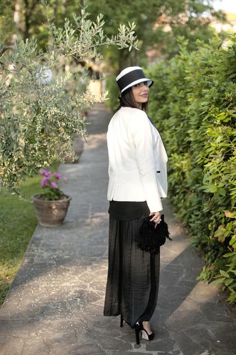 Stepping back into the 30s: a smoking jacket and a white hat