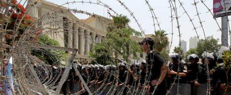 Egitto nel caos, sciolto il Parlamento: i Fratelli musulmani parlano di “Golpe”