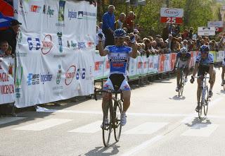 Ciclismo, GiroBio: fuga vincente di Enrico Barbin