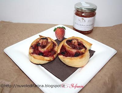 Girelle alla marmellata di fragolina di Ribera e frutti di bosco