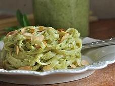 Trenette pesto zucchine mandorle